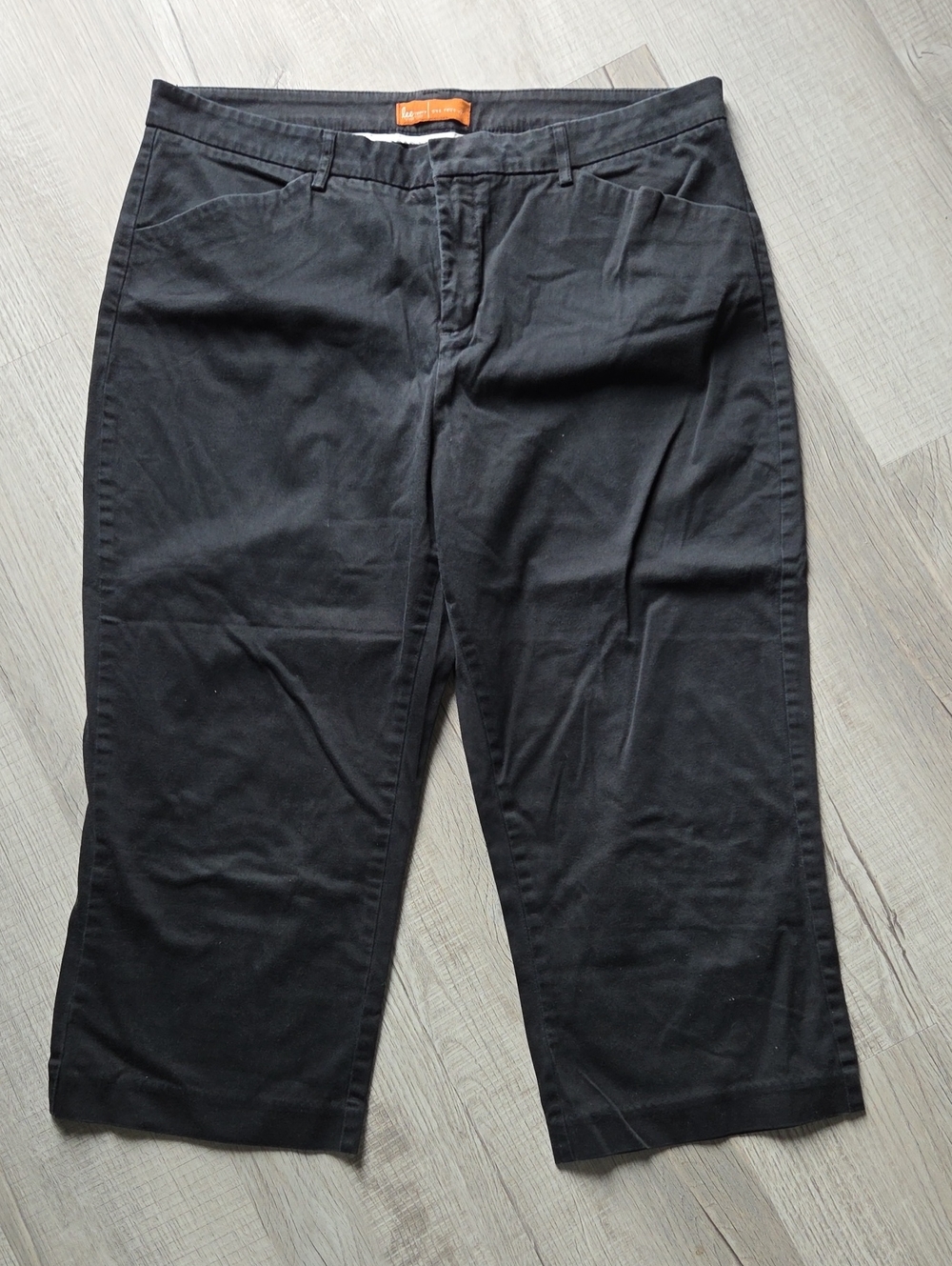 Lee One True Fit Black Women's Capris 16WM - Picture 1 of 5